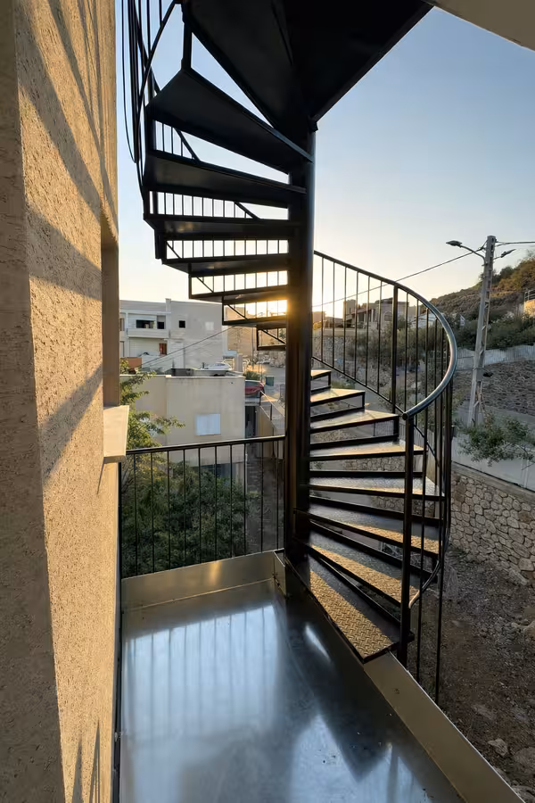 מדרגות פנים וחוץ - תמונה 5