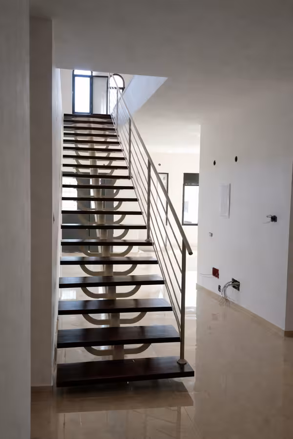 מדרגות פנים וחוץ - תמונה 6