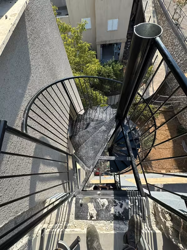 מדרגות פנים וחוץ - תמונה 8