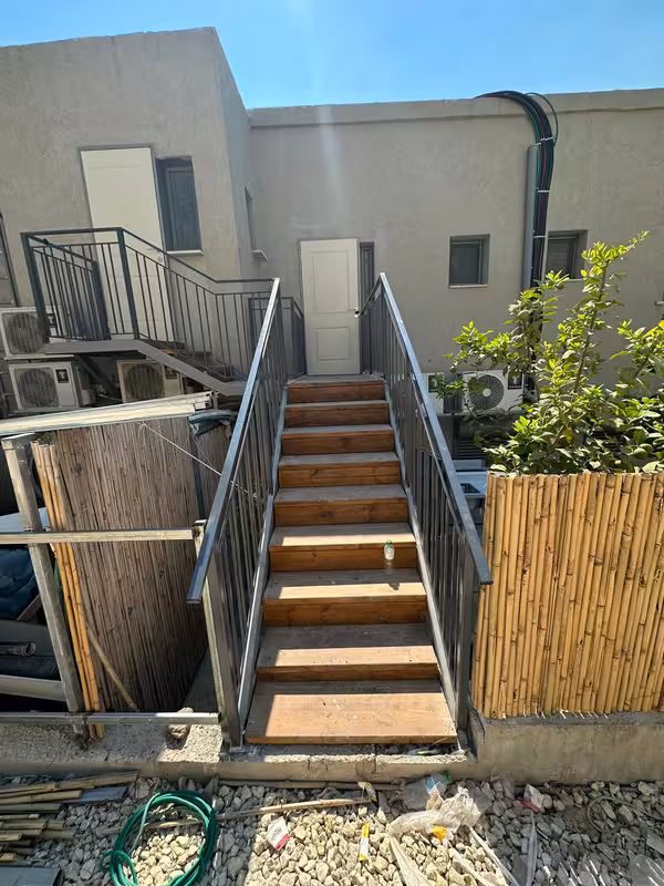 מדרגות פנים וחוץ - תמונה 9